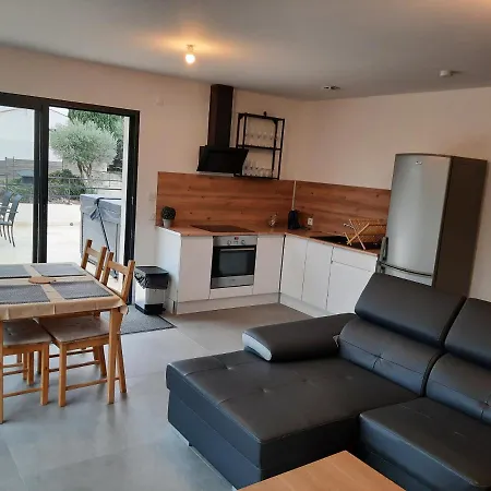 T3 Grande Terrasse Et Jacuzzi Privatif